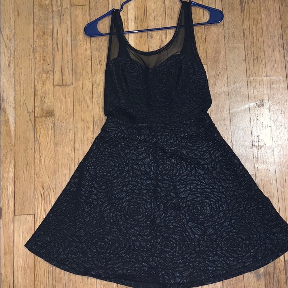 black sleeveless dress
